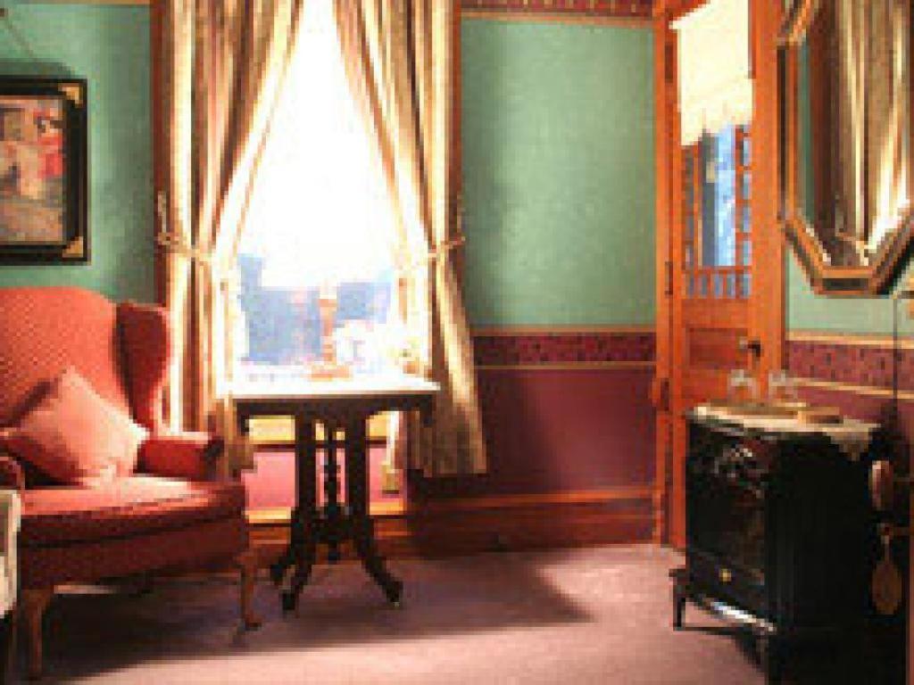 Bellaire Grand Victorian B&B Inn חדר תמונה