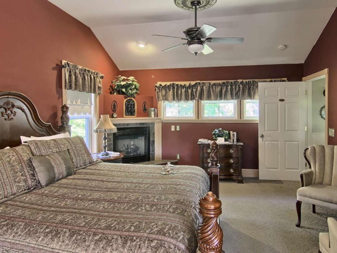Bellaire Grand Victorian B&B Inn חדר תמונה