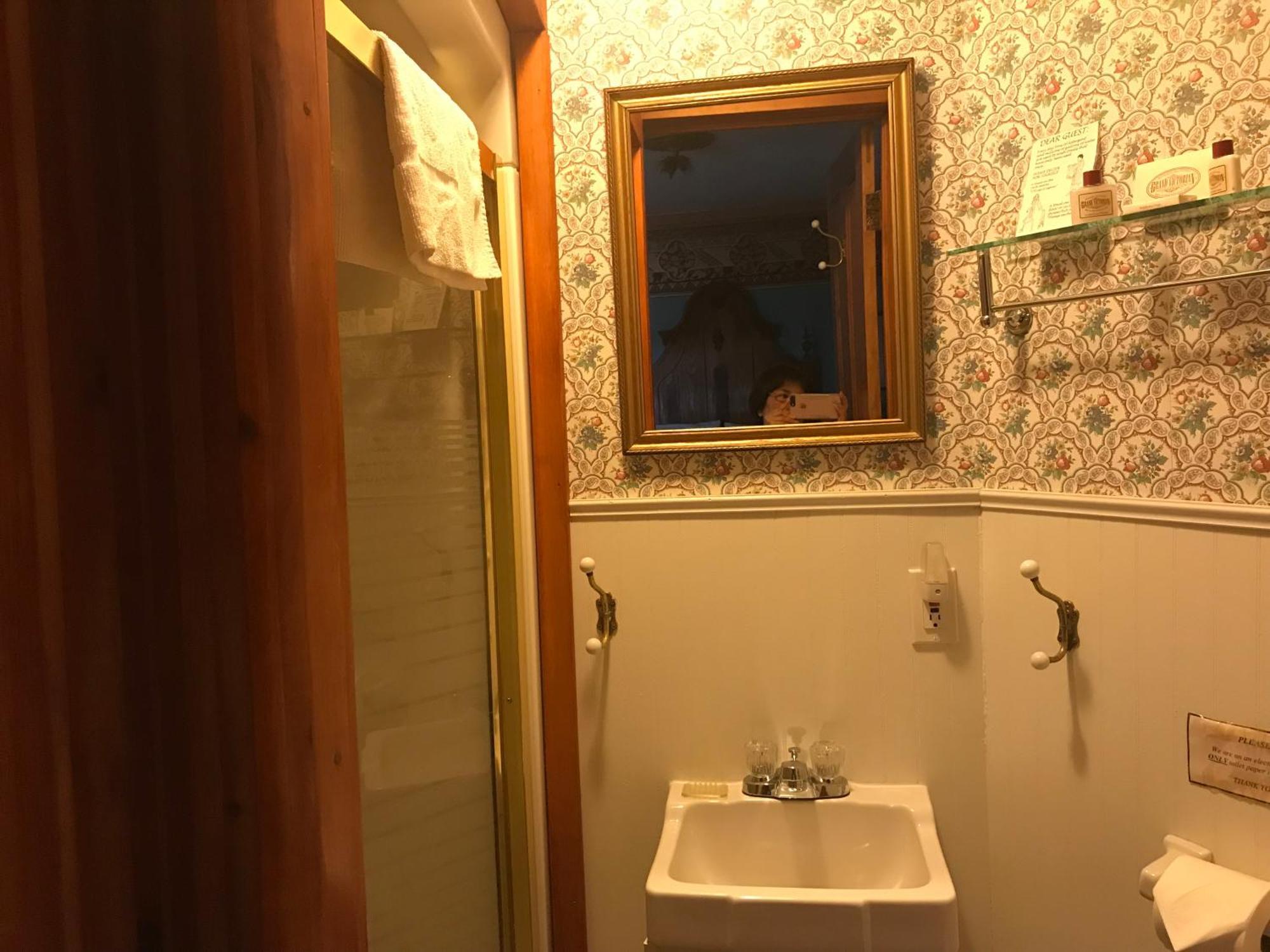 Bellaire Grand Victorian B&B Inn חדר תמונה