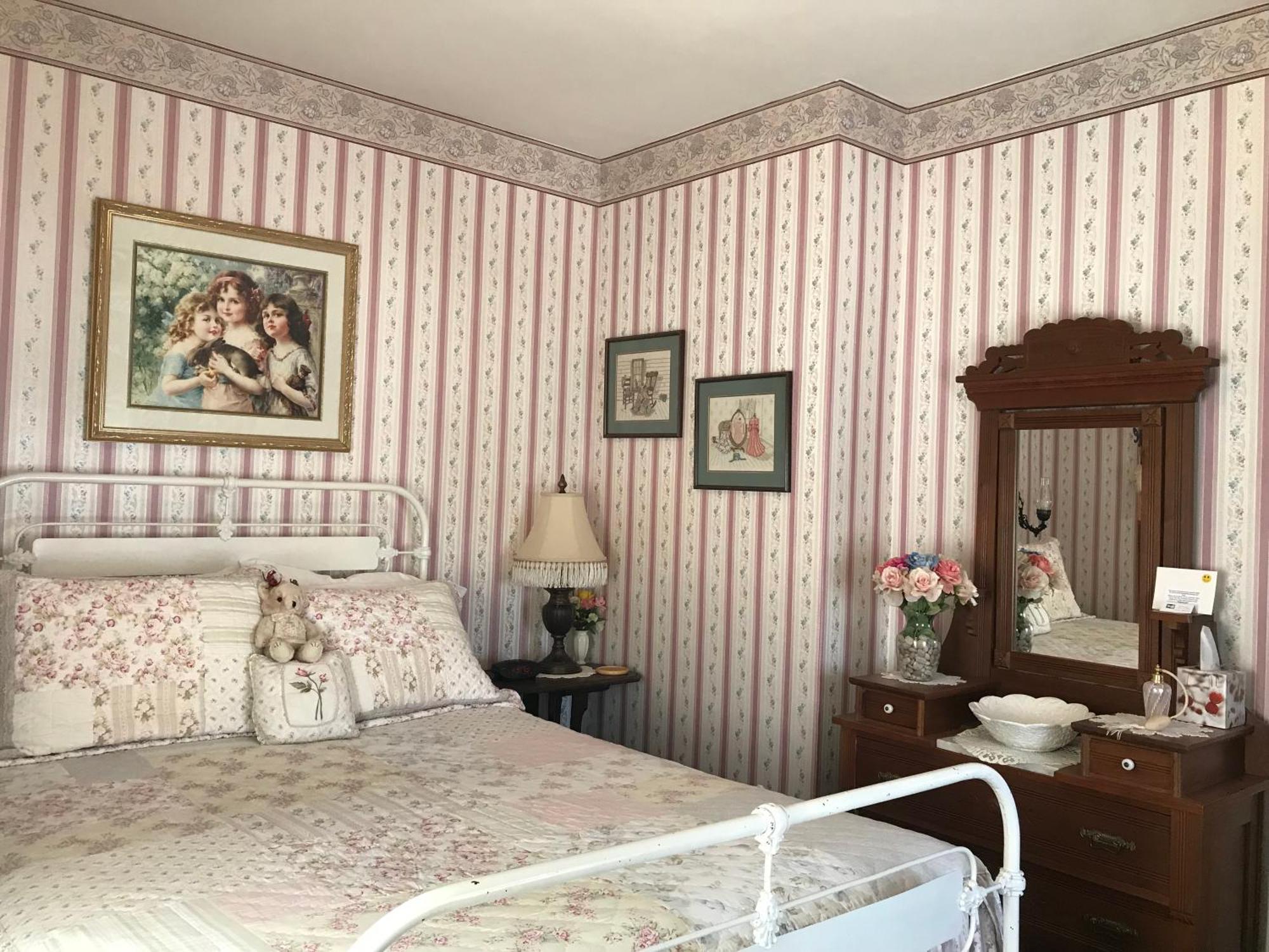 Bellaire Grand Victorian B&B Inn חדר תמונה