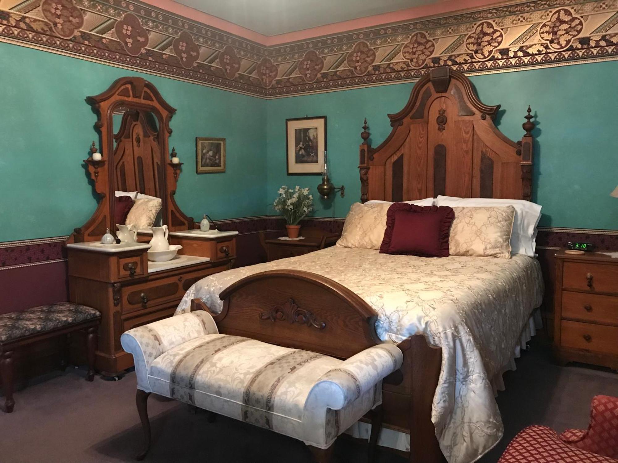 Bellaire Grand Victorian B&B Inn חדר תמונה